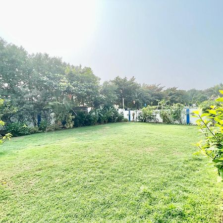 Hotel V-I Near Sea , Puri Private-Park -Gym-Spa Fully-Airconditioned-Hotel Lift-And-Parking-Facilities Breakfast-Included エクステリア 写真