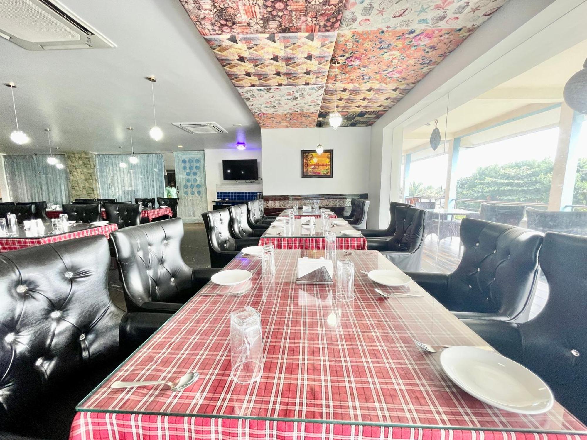 Hotel V-I Near Sea , Puri Private-Park -Gym-Spa Fully-Airconditioned-Hotel Lift-And-Parking-Facilities Breakfast-Included エクステリア 写真