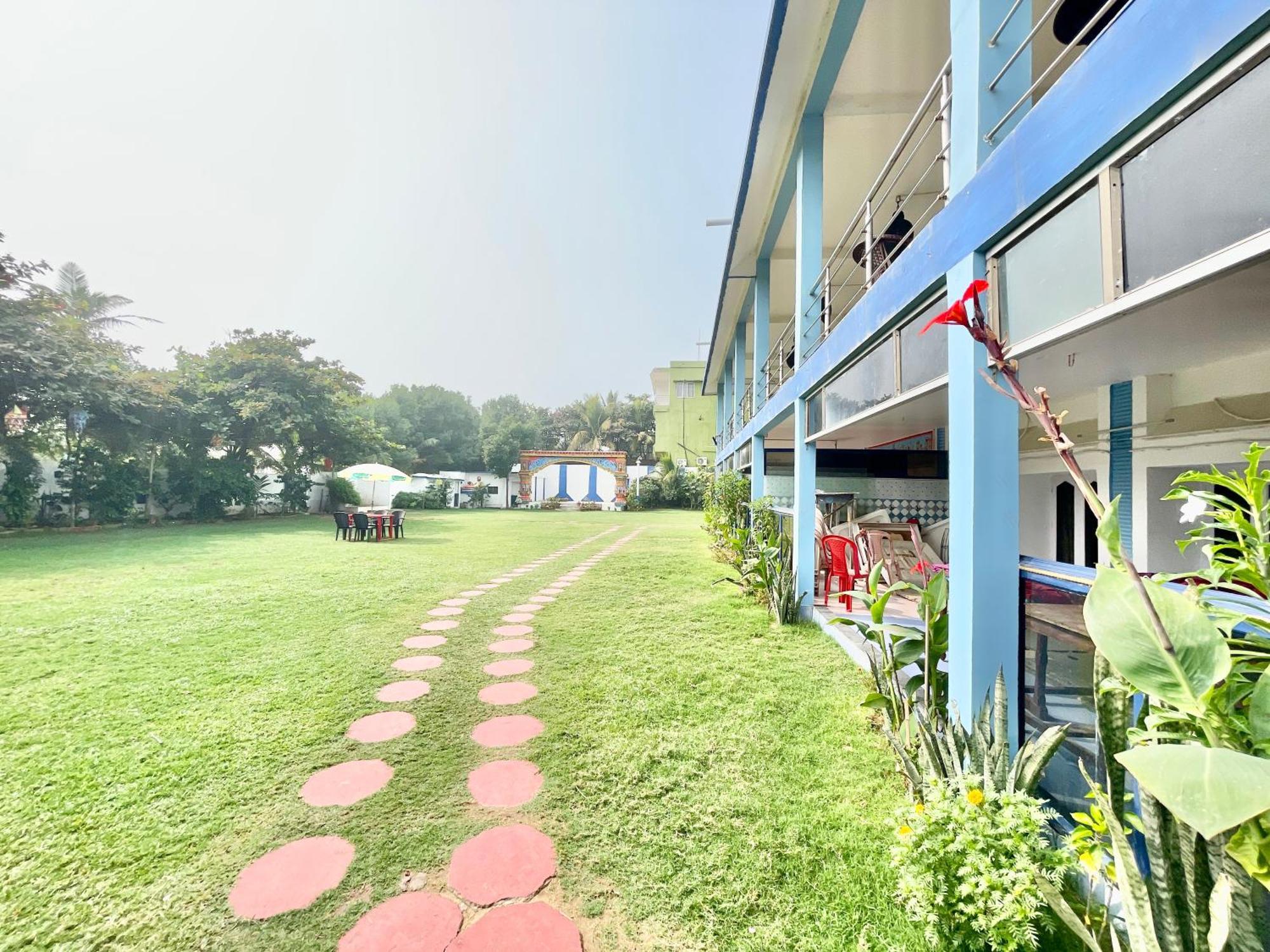 Hotel V-I Near Sea , Puri Private-Park -Gym-Spa Fully-Airconditioned-Hotel Lift-And-Parking-Facilities Breakfast-Included エクステリア 写真