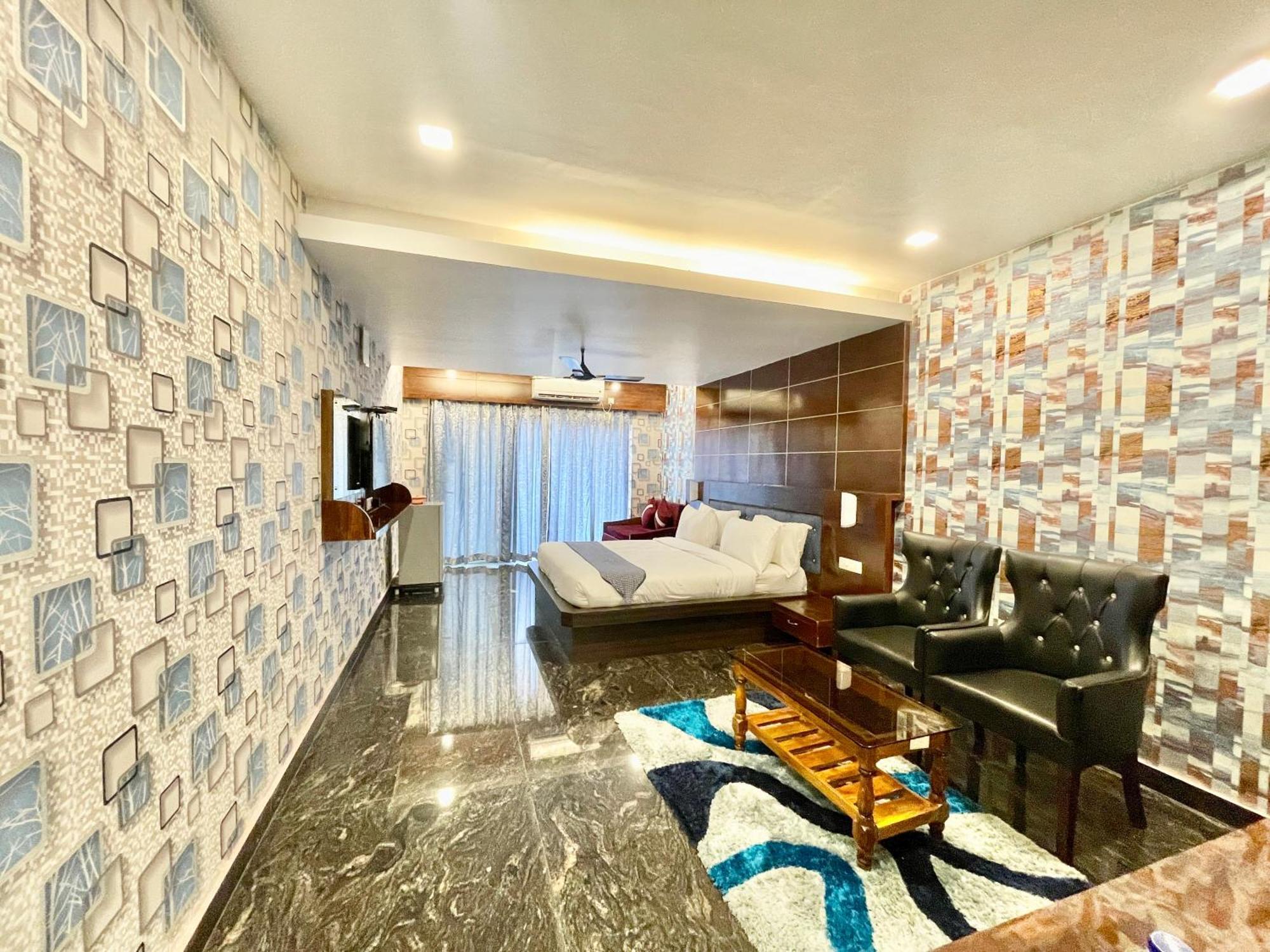 Hotel V-I Near Sea , Puri Private-Park -Gym-Spa Fully-Airconditioned-Hotel Lift-And-Parking-Facilities Breakfast-Included エクステリア 写真