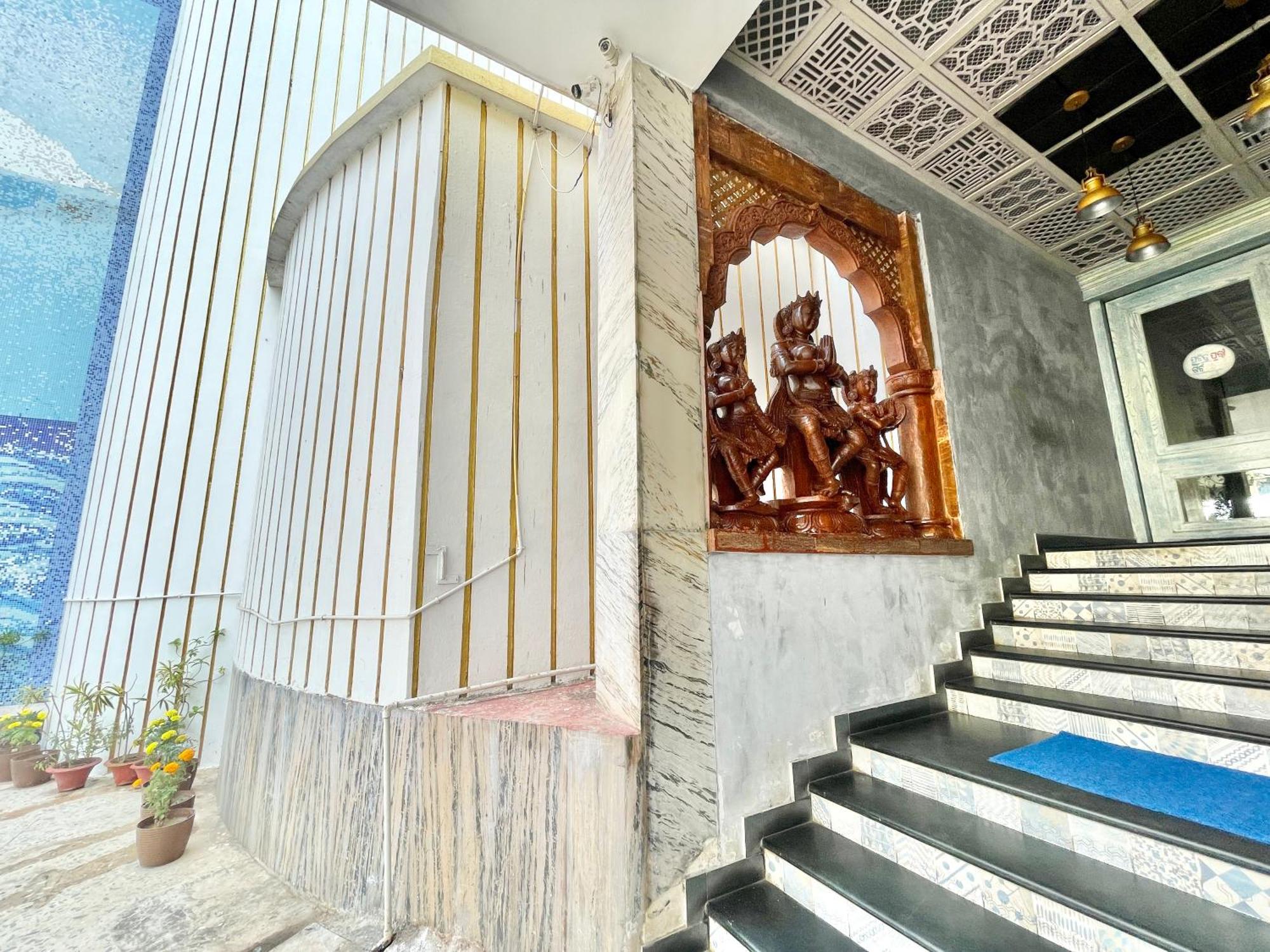 Hotel V-I Near Sea , Puri Private-Park -Gym-Spa Fully-Airconditioned-Hotel Lift-And-Parking-Facilities Breakfast-Included エクステリア 写真