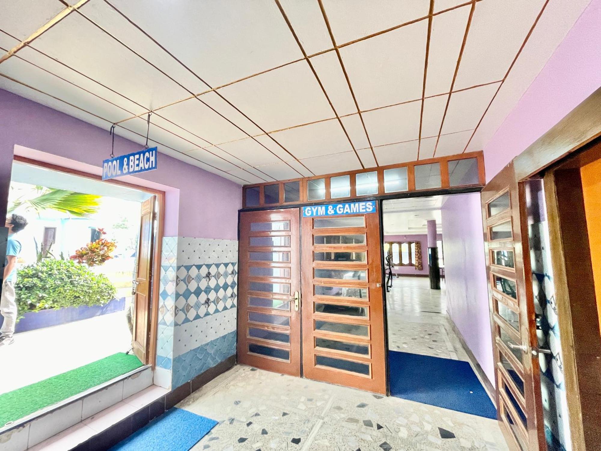 Hotel V-I Near Sea , Puri Private-Park -Gym-Spa Fully-Airconditioned-Hotel Lift-And-Parking-Facilities Breakfast-Included エクステリア 写真