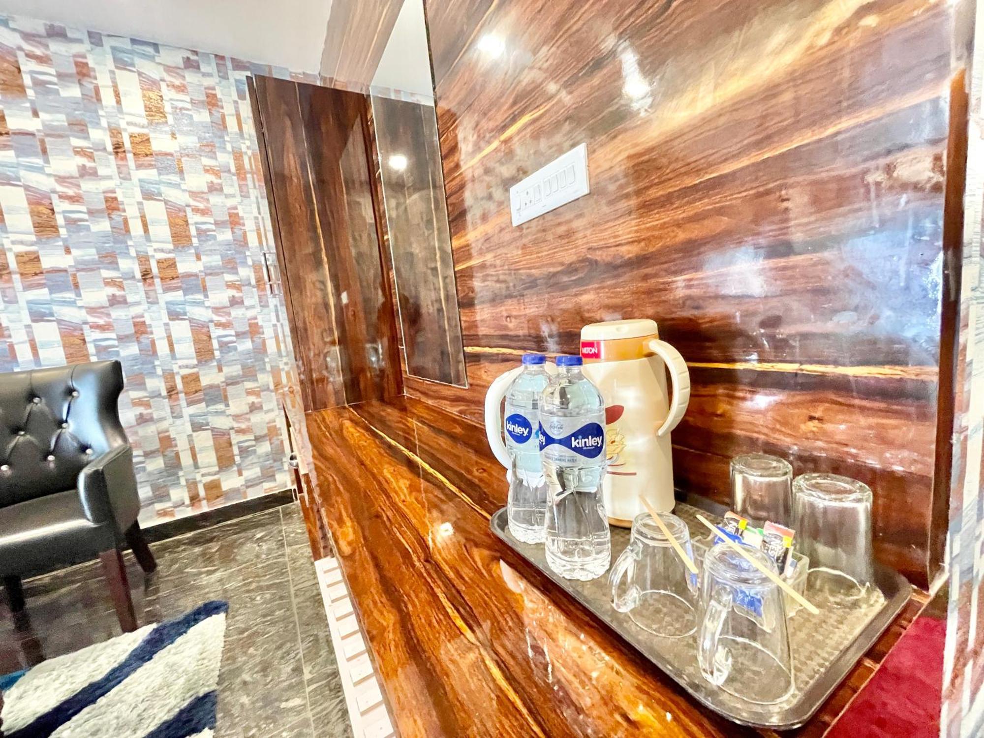 Hotel V-I Near Sea , Puri Private-Park -Gym-Spa Fully-Airconditioned-Hotel Lift-And-Parking-Facilities Breakfast-Included エクステリア 写真