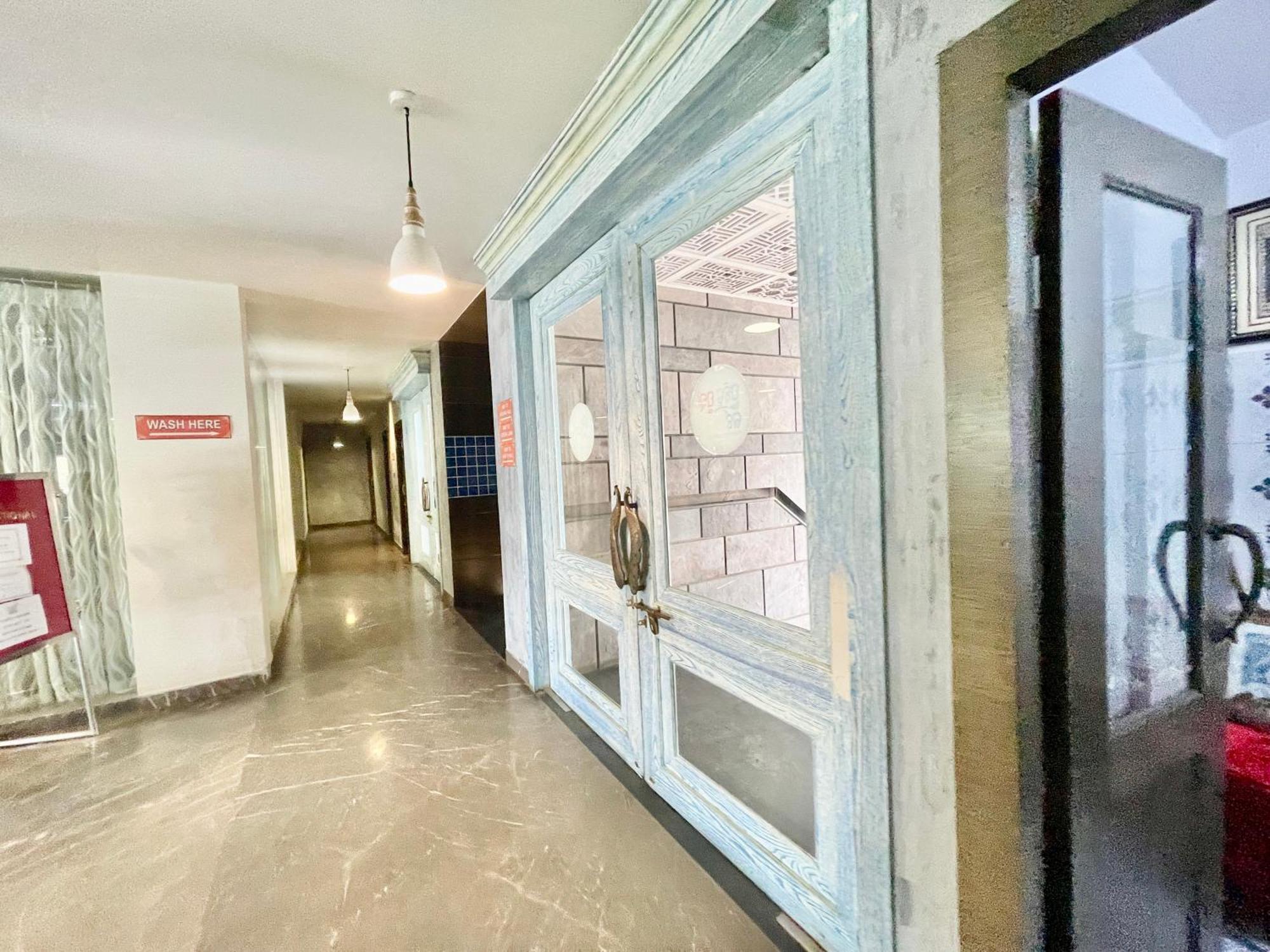 Hotel V-I Near Sea , Puri Private-Park -Gym-Spa Fully-Airconditioned-Hotel Lift-And-Parking-Facilities Breakfast-Included エクステリア 写真