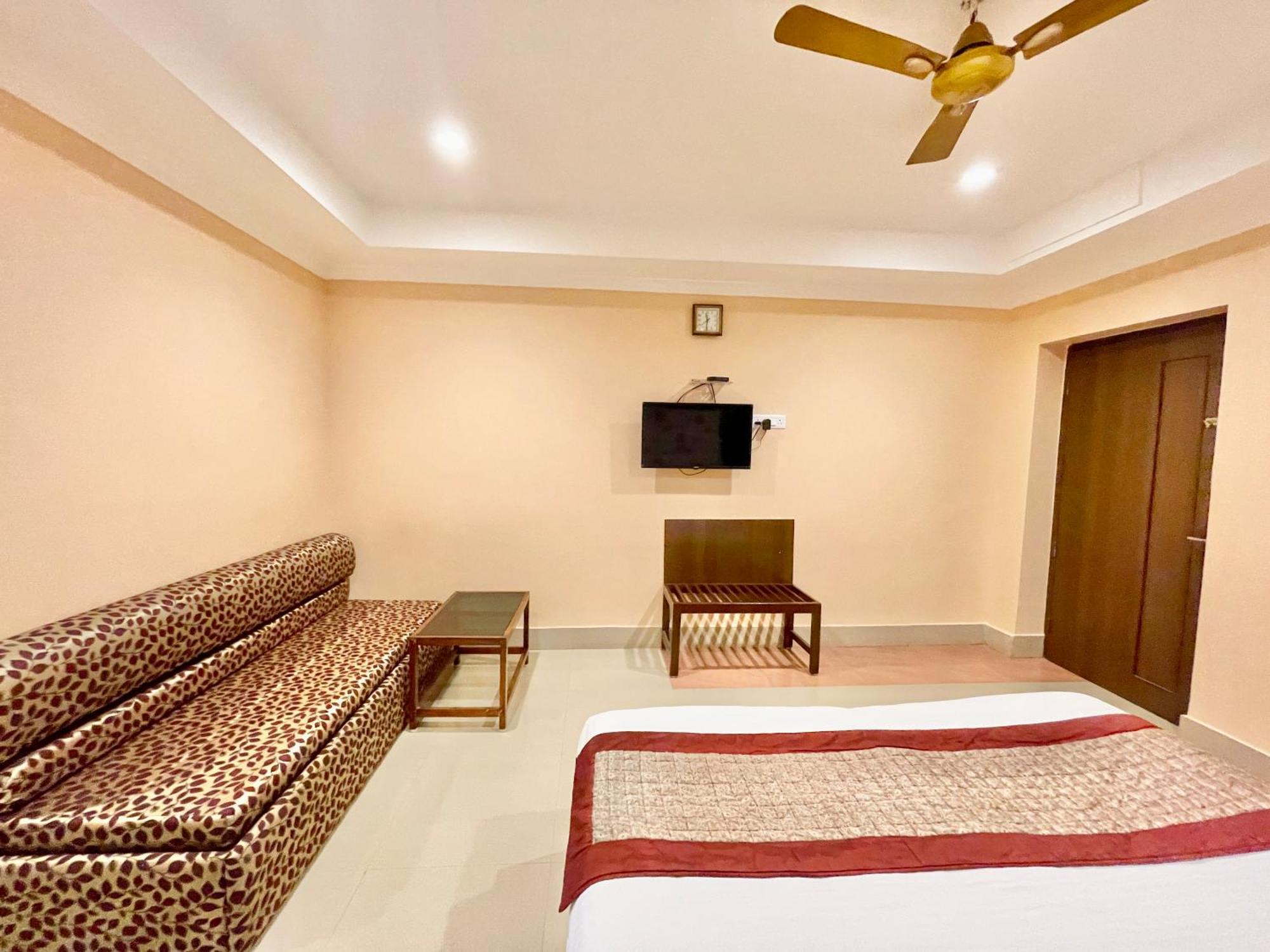 Hotel V-I Near Sea , Puri Private-Park -Gym-Spa Fully-Airconditioned-Hotel Lift-And-Parking-Facilities Breakfast-Included エクステリア 写真
