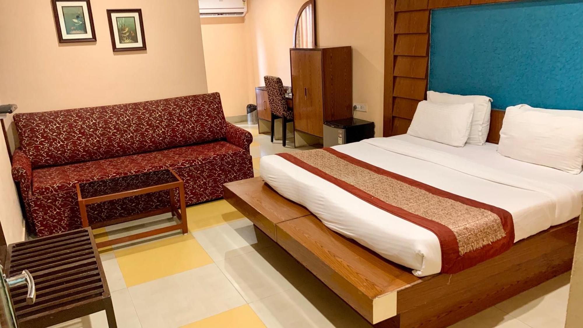 Hotel V-I Near Sea , Puri Private-Park -Gym-Spa Fully-Airconditioned-Hotel Lift-And-Parking-Facilities Breakfast-Included エクステリア 写真