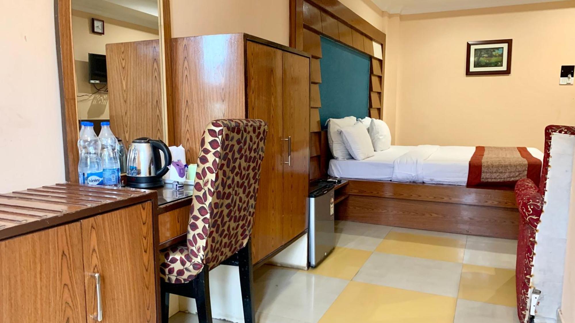 Hotel V-I Near Sea , Puri Private-Park -Gym-Spa Fully-Airconditioned-Hotel Lift-And-Parking-Facilities Breakfast-Included エクステリア 写真