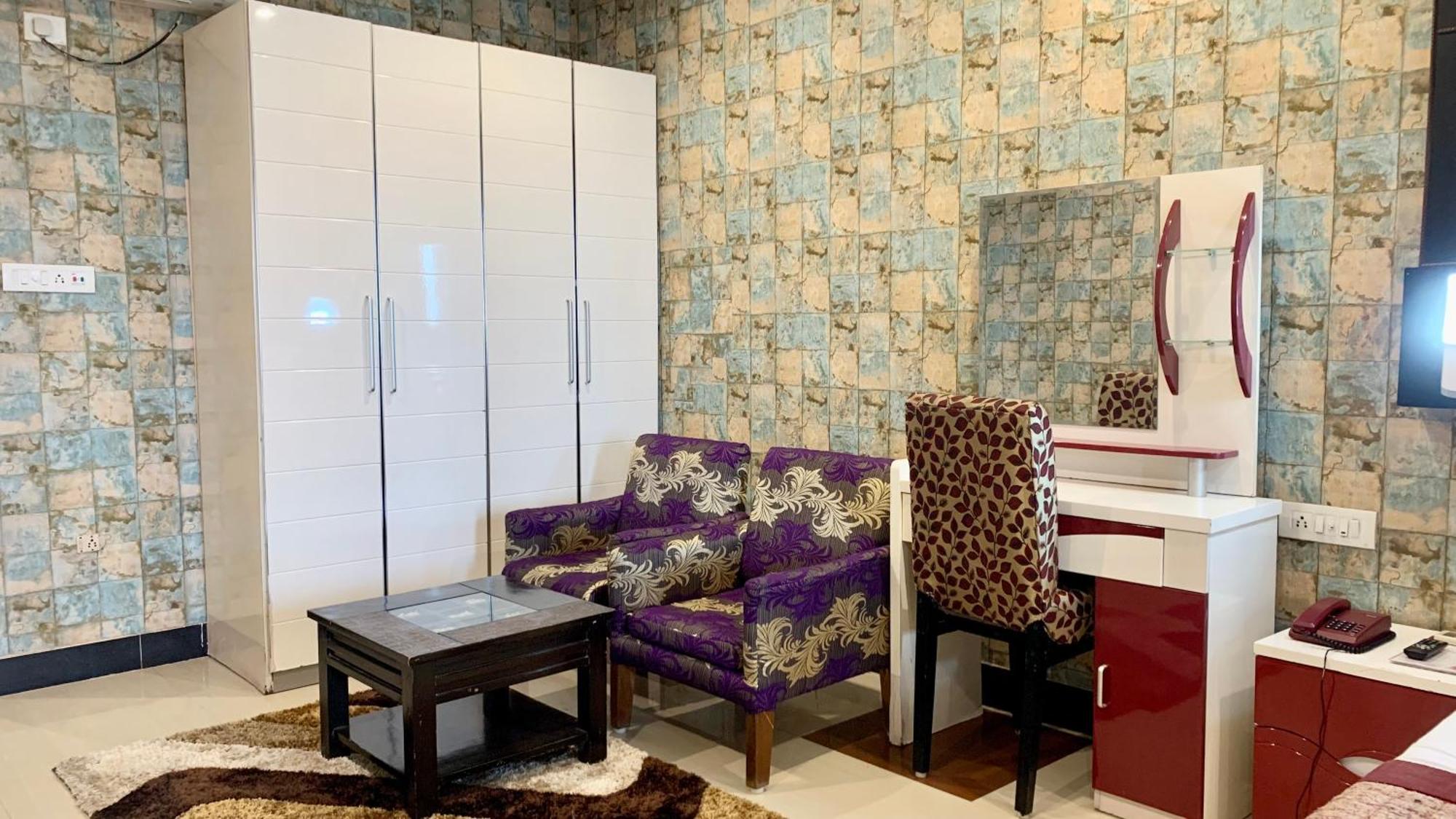 Hotel V-I Near Sea , Puri Private-Park -Gym-Spa Fully-Airconditioned-Hotel Lift-And-Parking-Facilities Breakfast-Included エクステリア 写真