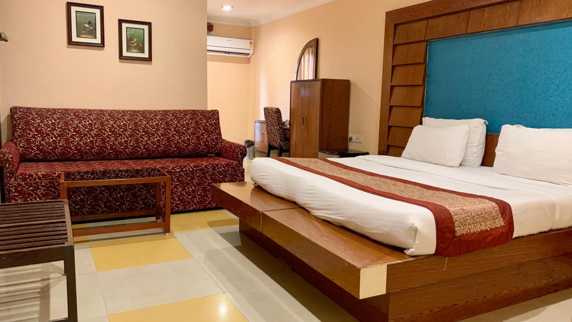 Hotel V-I Near Sea , Puri Private-Park -Gym-Spa Fully-Airconditioned-Hotel Lift-And-Parking-Facilities Breakfast-Included エクステリア 写真