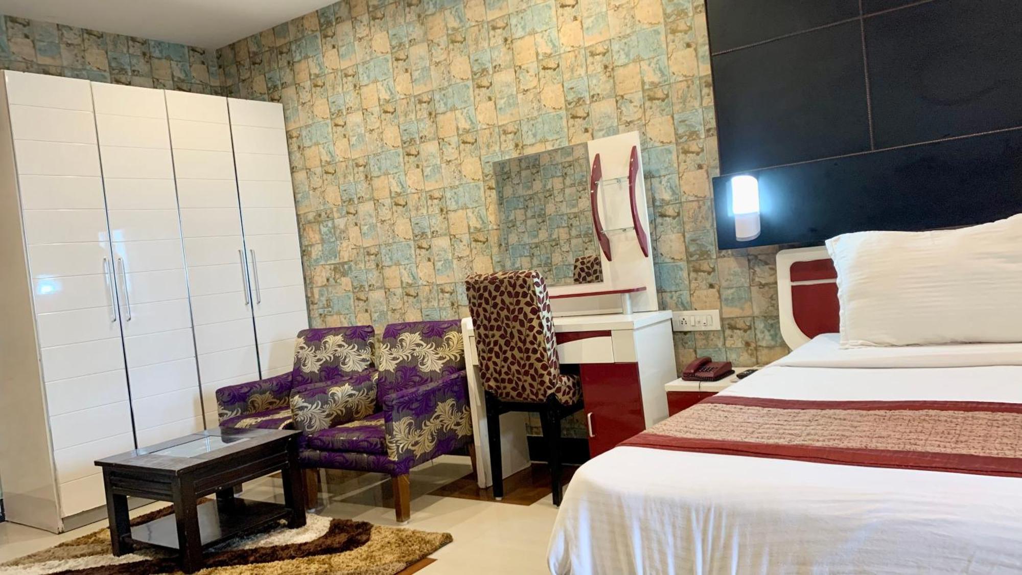 Hotel V-I Near Sea , Puri Private-Park -Gym-Spa Fully-Airconditioned-Hotel Lift-And-Parking-Facilities Breakfast-Included エクステリア 写真
