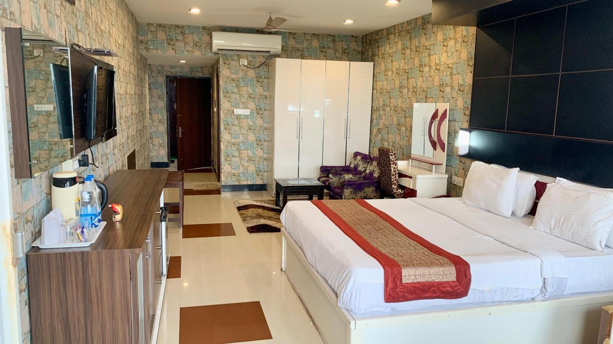 Hotel V-I Near Sea , Puri Private-Park -Gym-Spa Fully-Airconditioned-Hotel Lift-And-Parking-Facilities Breakfast-Included エクステリア 写真