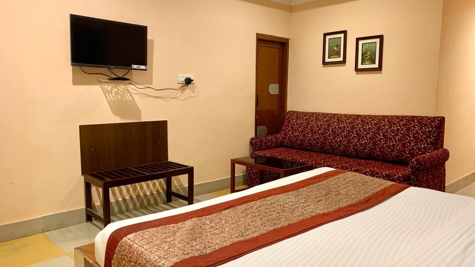 Hotel V-I Near Sea , Puri Private-Park -Gym-Spa Fully-Airconditioned-Hotel Lift-And-Parking-Facilities Breakfast-Included エクステリア 写真