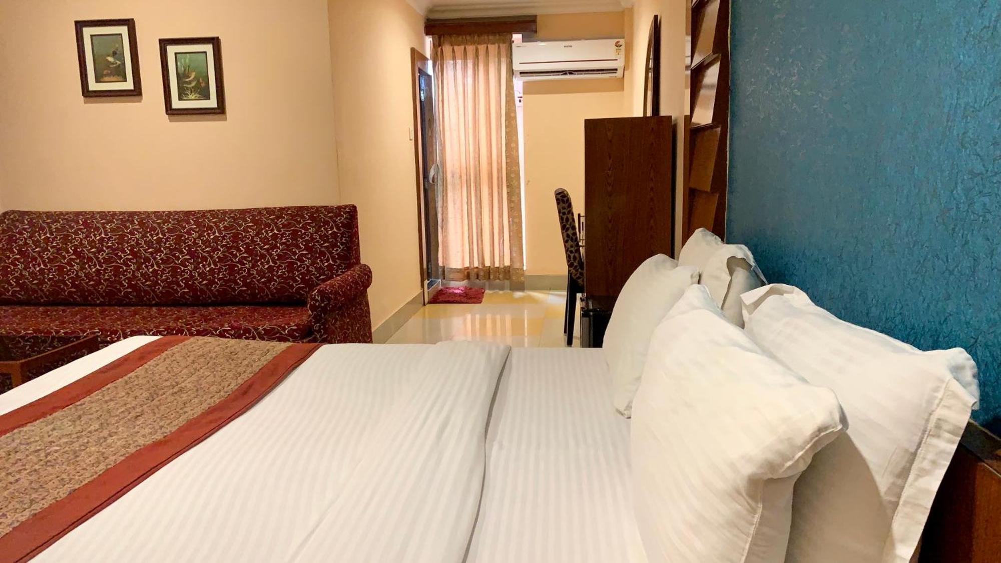 Hotel V-I Near Sea , Puri Private-Park -Gym-Spa Fully-Airconditioned-Hotel Lift-And-Parking-Facilities Breakfast-Included エクステリア 写真